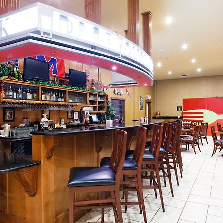 Holiday Inn Hotels Batesville By Ihg Bagian luar foto