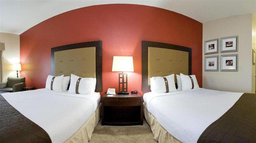 Holiday Inn Hotels Batesville By Ihg Bagian luar foto